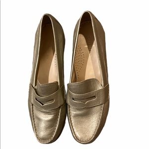 COLE HAANsz6.5 matte gold metallic loafer VERY EUC